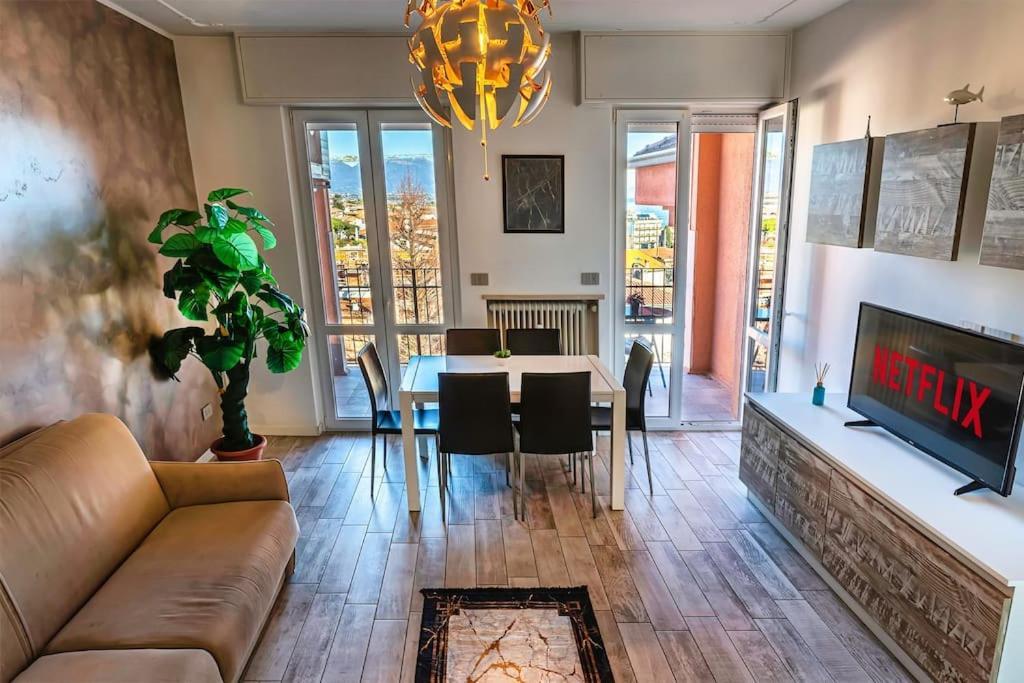 Garda Lake View Apartment Desenzano del Garda Bagian luar foto
