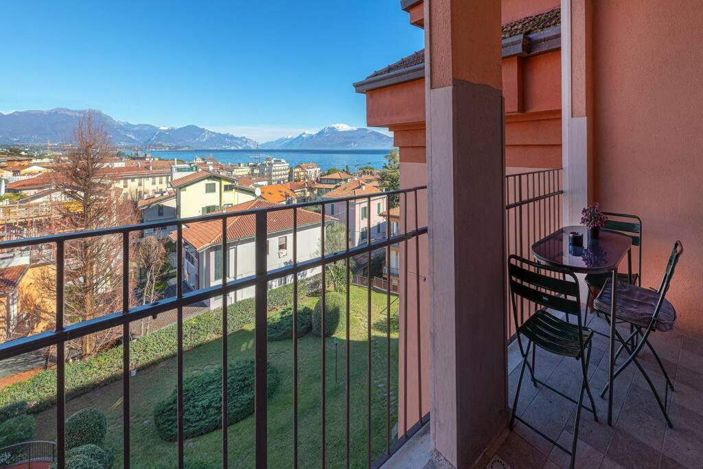 Garda Lake View Apartment Desenzano del Garda Bagian luar foto