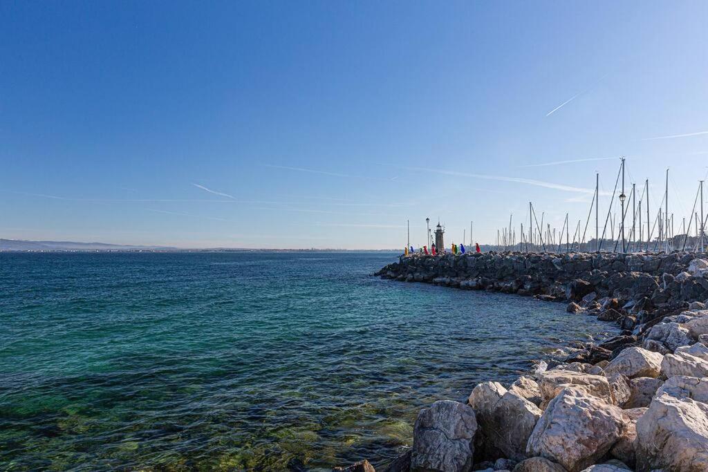 Garda Lake View Apartment Desenzano del Garda Bagian luar foto