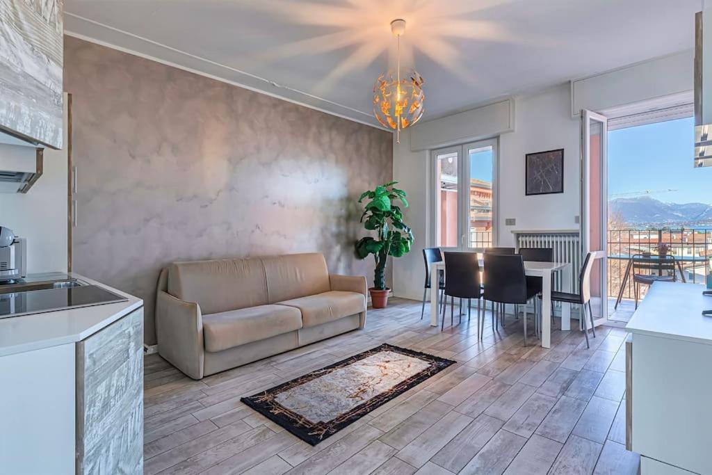 Garda Lake View Apartment Desenzano del Garda Bagian luar foto