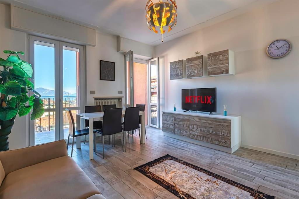 Garda Lake View Apartment Desenzano del Garda Bagian luar foto